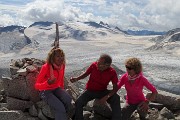07 In vetta a Punta Venerocolo (3323 m) con ghiacciao Adamello - Pian di neve 